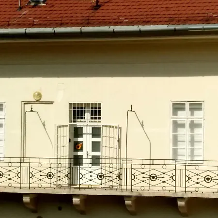 Sunflowers アパート