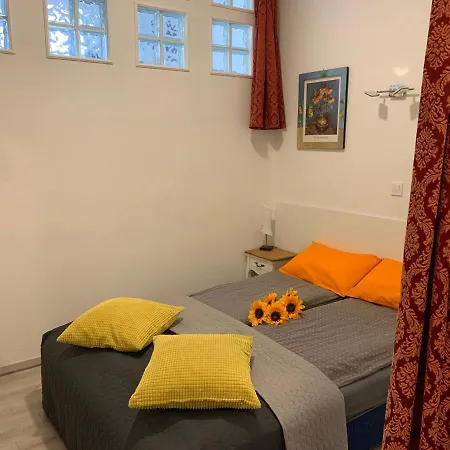 Sunflowers بودابست