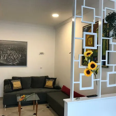 Sunflowers Apartment *