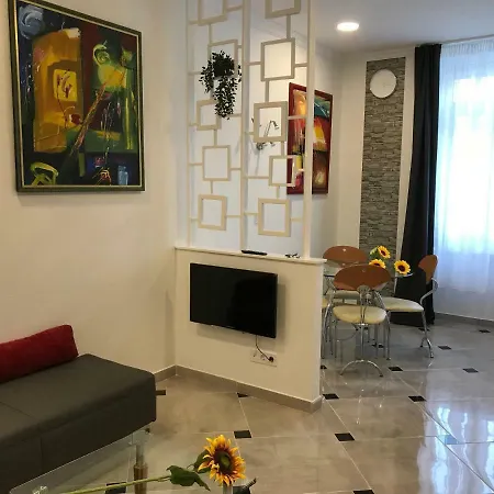 Sunflowers شقة