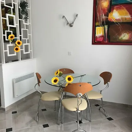 Sunflowers شقة بودابست