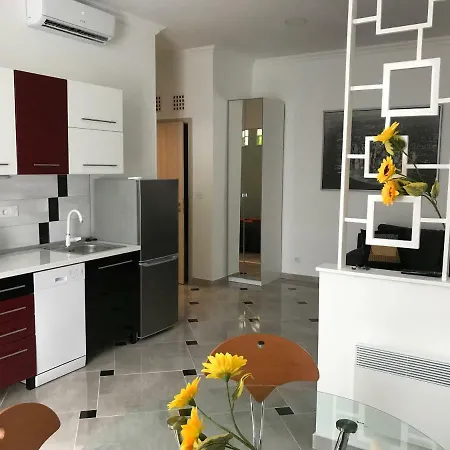 Sunflowers Apartment *